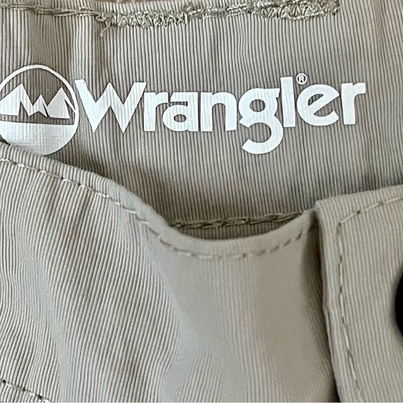 Wrangler Gray Cargo Shorts Relaxed Fit Lightweight - Picture 3 of 8
